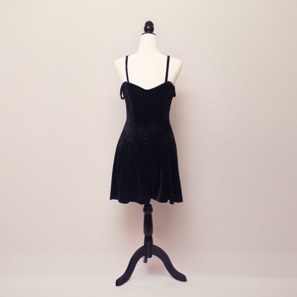 ALL THAT JAZZ | Vintage Black Velvet Dress - Picture 4 of 4